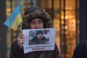 "Stop russian аgression in Ukraine": у Гельсінкі влаштували флешмоб на підтримку Авдіївки – фото