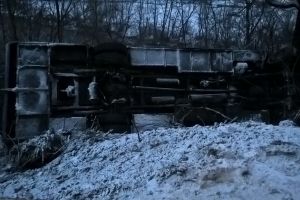 На Закарпатті рейсовий автобус зірвався з 15-метрового урвища – подробиці