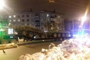У Харкові маршрутка зіткнулася з причепом із військовою технікою