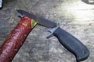 Бойовики на блокпостах відбирають у людей куплене м'ясо і ковбасу