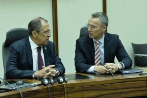 Генсек НАТО обговорив з Лавровим "українське питання"