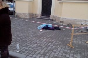 У центрі Львова жінку вбила льодова брила, що впала із даху церкви