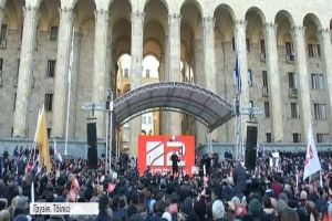 Масовий протест у Тбілісі: активісти зібралися на захист найбільшого незалежного телеканалу країни "Руставі-2"