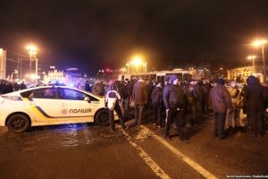 Під час заворушень у Києві співробітниці патрульної поліції зламали пальці