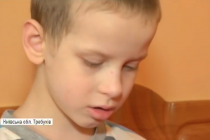 7-річний хлопчик з важкою стадією аутизму потребує допомоги