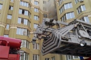 На Київщині горів багатоквартирний будинок: було евакуйовано 70 осіб