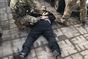 На Донеччині СБУ знешкодила банду злочинців, які відбирали гроші у місцевих підприємців