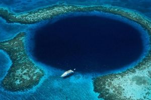 Китайський підводний робот здійснив рекордне занурення в точці Безодня Челленджера