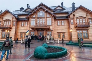 Генпрокуратура повертає у держвласність Межигір'я та інші землі Януковича