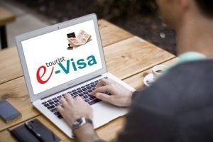 Україна введе систему електронних віз для іноземців