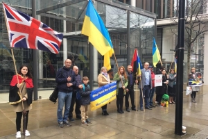 Під "хатою Ахметова" в Лондоні відбувся мітинг &ndash; фоторепортаж