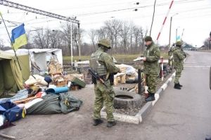 Батіг, автомат, гранати: оприлюднені фото зброї вилученої в учасників блокади на Донбасі