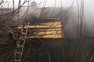 Через обстріли терористів в Авдіївці спалахнув будинок та поранено мирну жительку – фото
