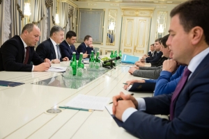 "Дзвонили з МВФ": завершилась зустріч Порошенка та лідерів парламентських фракцій
