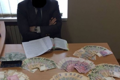 У різних областях України впіймали "на гарячому" двох прокурорів та одного адвоката 