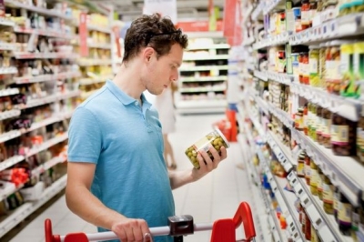 Покупець у магазині