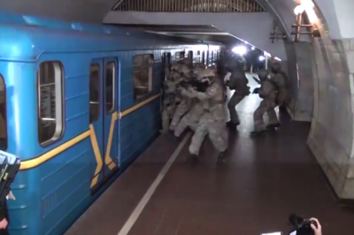 Навчання копів у метро