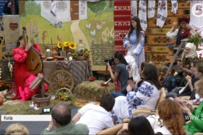 Виставка українських костюмів