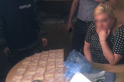 На Донеччині затримали посадовців, які наживалася на переселенцях