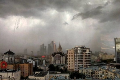 У мережі показали фото наслідків урагану в Москві