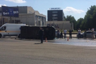 У Харкові внаслідок ДТП перекинулася швидка допомога