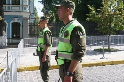 В урядовому кварталі посилено патрулює поліція та Нацгвардія