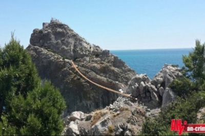 У Криму зламався підвісний міст між селищем Сімеїз і скелею Діва