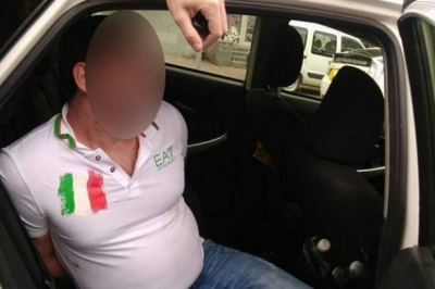 У Дніпрі патрульні затримали озброєного чоловіка