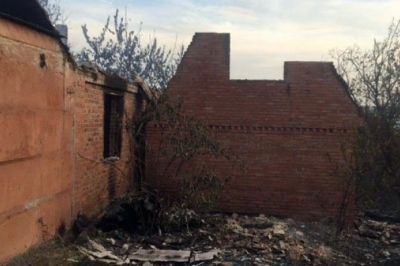 У селищі Верхньоторецьке внослідок ворожого обстрілу згоріли 10 будинків