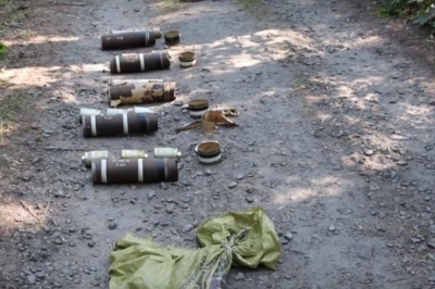 замаскований схрон боєприпасів на Гідропарку