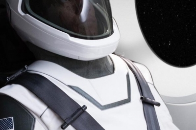 Ілон Маск показав скафандр для космічних місій SpaceX