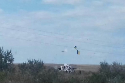 У Коктебелі на електропроводах вивісили український прапор