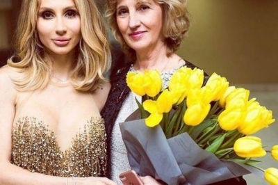 співачка Світлана Лобода з мамою