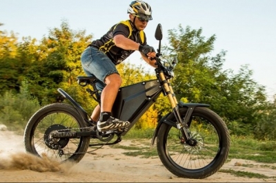 гібрид мотоцикла і гірського велосипеда – Delfast Ebike