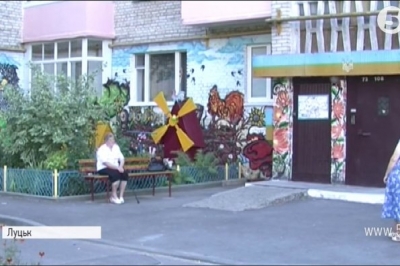 розмальований  фасад будинку 