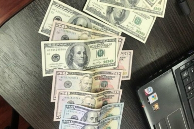 У Херсоні під час передачі хабара викрили керівника департаменту міськради