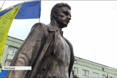 Пам'ятник Олегу Ольжичу