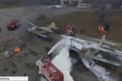 Тернопільські рятувальники вчилися гасити літак