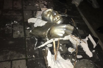 Розбите погруддя Сталіну