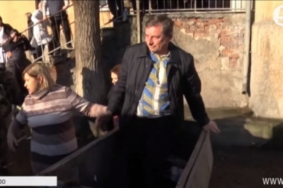 Віктор Концур у смітнику