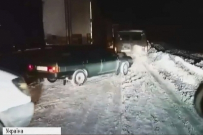 Через хуртовину на трасі "Одеса–Київ" застрягли близько 800 авто