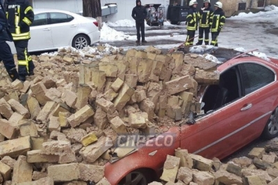 Обвал стіни у центрі Києва