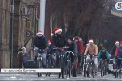 Санта Клауси на велосипедах