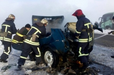 Неподалік Бердянська автобус зіткнувся з "Нивою"