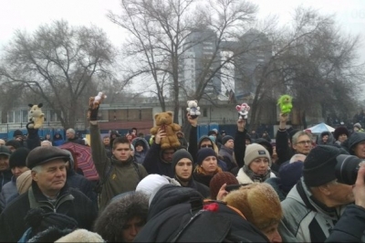 На Хрещення УПЦ МП в Запоріжжі принесли дитячі іграшки