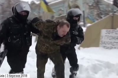 Демонтаж наметового містечка під ВР