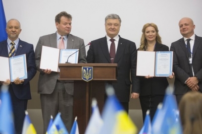 Президент передав перші ліцензії на 4G