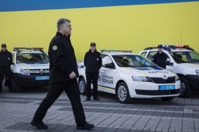 Президент вручив сертифікати на водний та автотранспорт Нацполіції