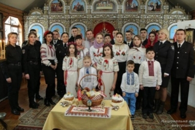 Нацакадемія внутрішніх справ привітала сиріт із Великоднем