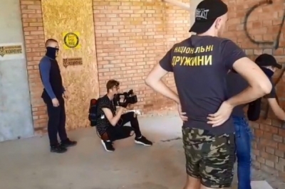 "Нацкорпус" прорвався на територію будинку Льовочкіна